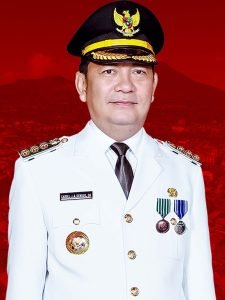 Caroll J. A. Senduk, S.H. (Wali Kota Tomohon).